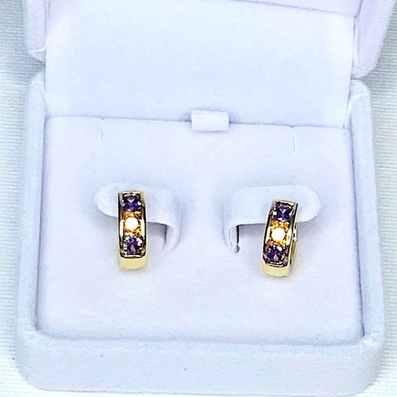 Jewelry - HUGGY 3 STONE EARRINGS IN GOLD TONE